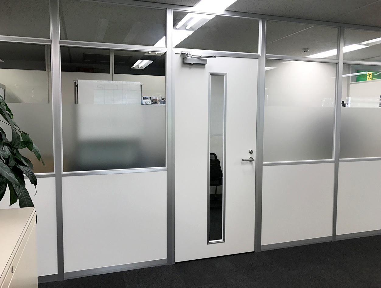 引き取り求む】ガラス製パーテション